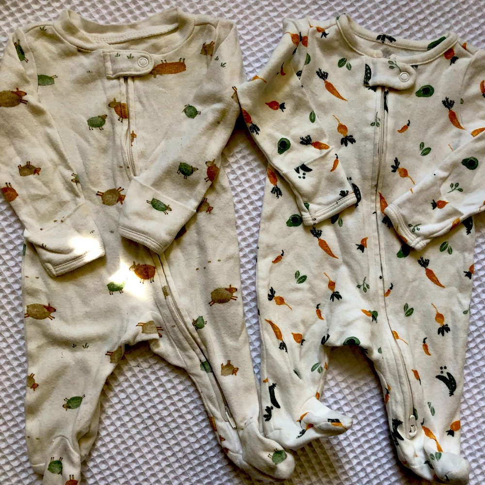 DONATED 2-4-1 Footie Zippers🥰